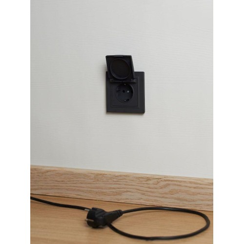 Розетка BRITE РСбш10-3-44-БрГ 16А IP44 с заземл. защ. шторки с крышкой механизм графит IEK BR-R16-16
