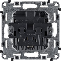 Розетка 1-м СП Valena Allure 16А IP20 250В 2P+E защ. шторки безвинтов. клеммы с лицев. панелью механ