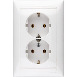 Розетка 2-м СП Valena 16А IP20 2х2P+E с заземл. немецк. стандарт на винтах в сборе бел. Leg 774400