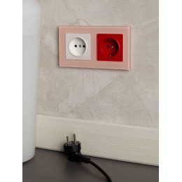 Розетка BRITE РС14-1-0-БрК 16А с заземл. защ. шторки механизм красн. IEK BR-R14-16-K04