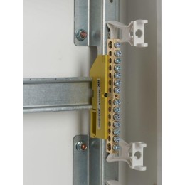 Шина PE "земля" на DIN-изол. ШНИ-8х12-14-Д-Ж IEK YNN10-812-14D-K05