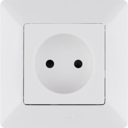 Розетка 1-м СП Valena Life 16А IP20 250В 2P защ. шторки безвинтов. клеммы с лицев. панелью механизм