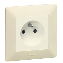 Розетка 1-м СП Valena Life 16А IP20 250В 2P защ. шторки безвинтов. клеммы с лицев. панелью механизм