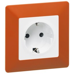 Розетка 1-м СП Valena Life 16А IP20 250В 2P+E защ. шторки безвинтов. клеммы с лицев. панелью механиз