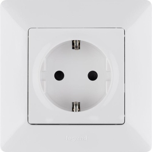 Розетка 1-м СП Valena Life 16А IP20 250В 2P+E защ. шторки безвинтов. клеммы с лицев. панелью механиз