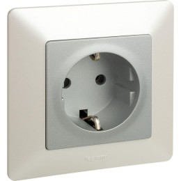 Розетка 1-м СП Valena Life 16А IP20 250В 2P+E безвинтов. клеммы с лицев. панелью механизм алюм. Leg