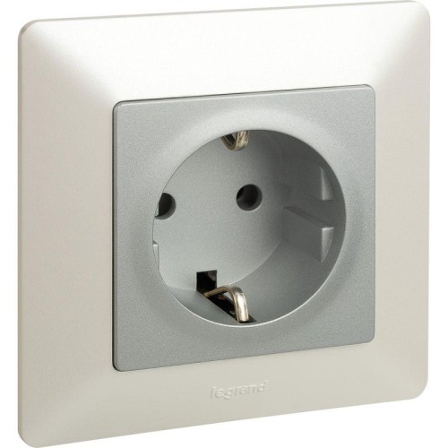 Розетка 1-м СП Valena Life 16А IP20 250В 2P+E безвинтов. клеммы с лицев. панелью механизм алюм. Leg