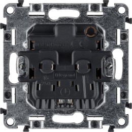 Розетка 1-м СП Valena Life 16А IP2X 250В 2P+E безвинтов. клеммы с лицев. панелью механизм бел. Leg 7