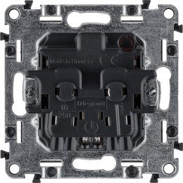 Розетка 1-м СП Valena Life 16А IP2X 250В 2P+E безвинтов. клеммы с лицев. панелью механизм сл. кость