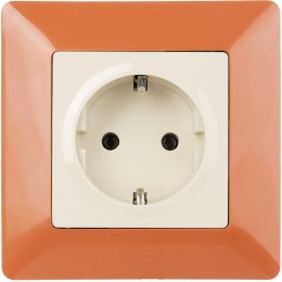 Розетка 1-м СП Valena Life 16А IP2X 250В 2P+E безвинтов. клеммы с лицев. панелью механизм сл. кость