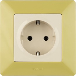 Розетка 1-м СП Valena Life 16А IP2X 250В 2P+E безвинтов. клеммы с лицев. панелью механизм сл. кость