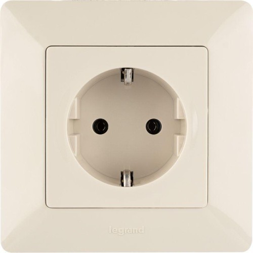 Розетка 1-м СП Valena Life 16А IP2X 250В 2P+E безвинтов. клеммы с лицев. панелью механизм сл. кость