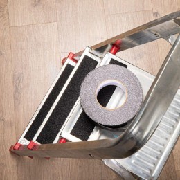 Лента противоскользящая самоклеящаяся 50ммх18м черн. Rexant 09-4320