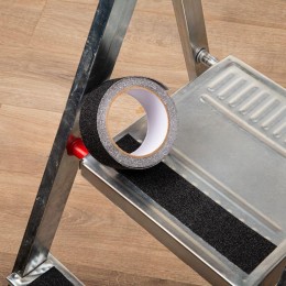 Лента противоскользящая самоклеящаяся 50ммх5м черн. Rexant 09-4321