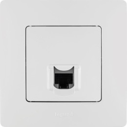 Розетка компьютерная 1-м СП Etika RJ45 кат.5E UTP механизм бел. Leg 672241