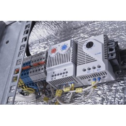 Шкаф уличный всепогодный напольный укомплект. Т1-IP55 ШТВ-1-12.7.6-43АА-Т1 12U 700х60мм ЦМО 1622059