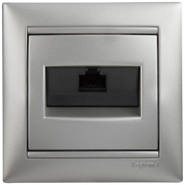 Розетка компьютерная 1-м СП Valena RJ45 кат.6 UTP на захватах механизм алюм. Leg 770246