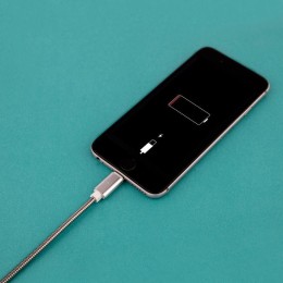 Кабель USB для iPhone 5/6/7 моделей шнур в металлической оплетке серебристый Rexant 18-4247