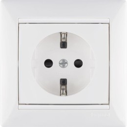 Розетка 1-м СП Valena 16А IP21 230/250В 2P+E с заземл. защ. шторки на винтах механизм бел. Leg 77442