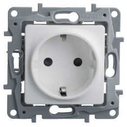 Розетка 1-м СП Etika 16А IP31 250В 2P+E с заземл. защ. шторки немецк. стандарт винтов. клеммы механи