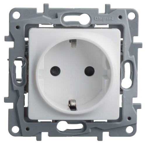 Розетка 1-м СП Etika 16А IP31 250В 2P+E с заземл. защ. шторки немецк. стандарт винтов. клеммы механи