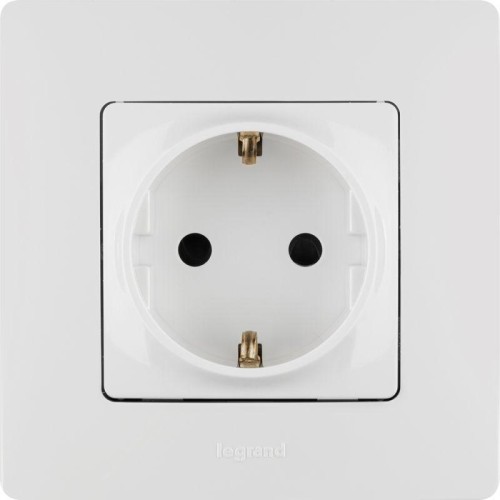 Розетка 1-м СП Etika 16А IP31 250В 2P+E с заземл. защ. шторки немецк. стандарт винтов. клеммы механи