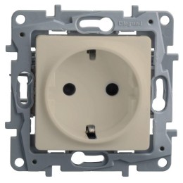 Розетка 1-м СП Etika 16А IP31 250В 2P+E с заземл. защ. шторки немецк. стандарт винтов. клеммы механи