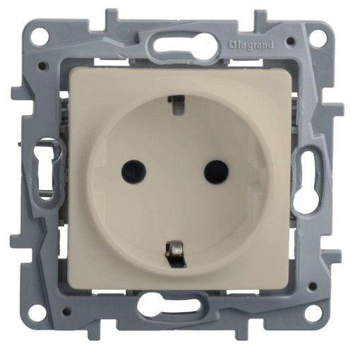 Розетка 1-м СП Etika 16А IP31 250В 2P+E с заземл. защ. шторки немецк. стандарт винтов. клеммы механи
