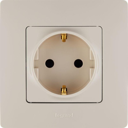 Розетка 1-м СП Etika 16А IP31 250В 2P+E с заземл. защ. шторки немецк. стандарт винтов. клеммы механи