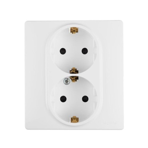Розетка 2-м СП Etika 16А IP31 250В 2х2P+E с заземл. защ. шторки немецк. стандарт безвинт. клеммы бел