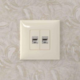 Розетка компьютерная 2-м СП Avanti "Ванильная дымка" RJ45 кат.5E без шторок экранир. механизм DKC 44