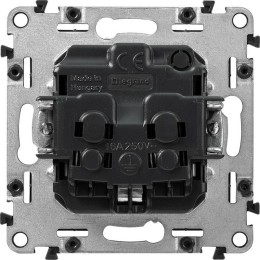 Розетка 1-м СП Valena Allure 16А IP2X 250В 2P+E винтов. клеммы механизм сл. кость Leg 753825