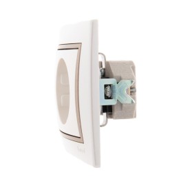 Розетка СП Mira 16А IP20 с заземл. со вставкой керамика свет. корич./жемчуж./бел. перламутр. LEZARD