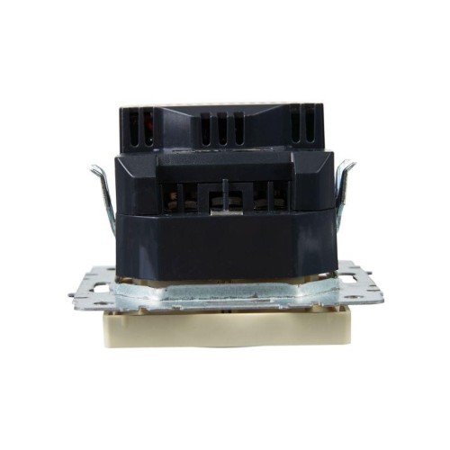 Розетка BRITE РЮш10-2-БрКр 16А с USB A+A 3.1А с заземл. защ. шторки механизм беж. IEK BR-R14-16-U21-