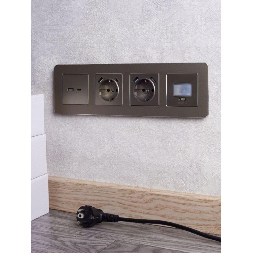 Розетка BRITE РЮш10-1-БрШ 16А с USB A+A 2.1А с заземл. защ. шторки механизм шампань IEK BR-R14-16-U2