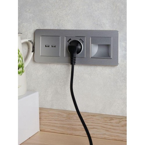 Розетка BRITE РЮш10-1-БрА 16А с USB A+A 2.1А с заземл. защ. шторки механизм алюм. IEK BR-R14-16-U21-