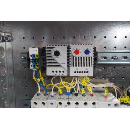 Шкаф уличный всепогодный настенный укомплект. Т1-IP54 ШТВ-НН-12.6.5-4ААА-Т1 12U 600х500мм нерж. стал