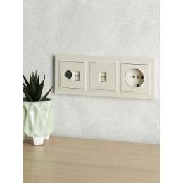 Рамка 3-м BRITE РУ-3-БрКр беж. IEK BR-M32-K10