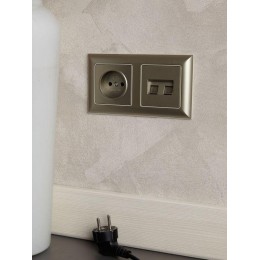 Розетка BRITE РС10-1-0-БрШ 10А без заземл. без защ. шторок механизм шампань IEK BR-R10-10-K37