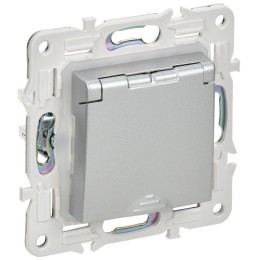 Розетка 1-м SKANDY 16А IP44 с заземл. защ. шторки с крышкой SK-R11S серебр. IEK SK-R16-16-44-K23