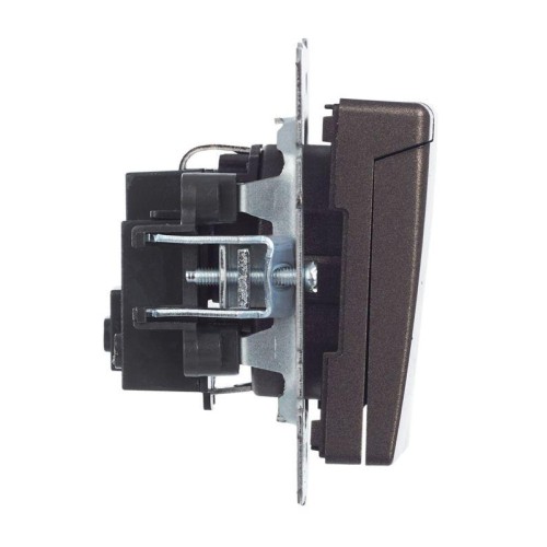 Розетка BRITE РСбш10-3-БрТБ 16А IP20 с заземл. защ. шторки с крышкой механизм бронза IEK BR-R16-16-K