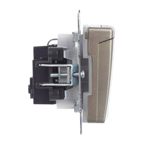 Розетка BRITE РСбш10-3-44-БрШ 16А IP44 с заземл. защ. шторки с крышкой механизм шампань IEK BR-R16-1