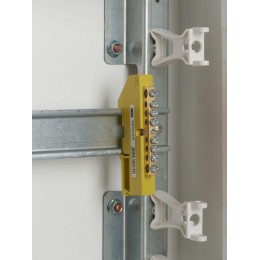 Шина PE "земля" на DIN-изол. ШНИ-6х9-8-Д-Ж IEK YNN10-69-8D-K05