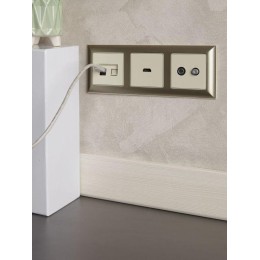 Рамка 3-м BRITE РУ-3-Бр беж./шампань IEK BR-M32-12-3-K10