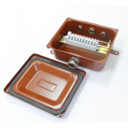 Коробка КМ 65-10 УХЛ1.5 IP65 латун. ввод ГОФРОМАТИК zeta30342