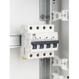 Выключатель автоматический модульный 4п D 3А M06N ARMAT IEK AR-M06N-4-D003
