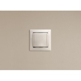 Розетка 1-м СП Valena 16А IP21 2P+E с заземл. защ. шторки с крышкой винты механизм бел. Leg 774422