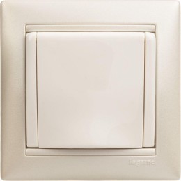 Розетка 1-м СП Valena 16А IP21 2P+E с заземл. защ. шторки с крышкой винты механизм бел. Leg 774422