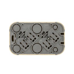 Розетка 2-м ОП Quteo 16А IP20 250В 2х2P+E с заземл. без защ. шторок дерево Leg 782273