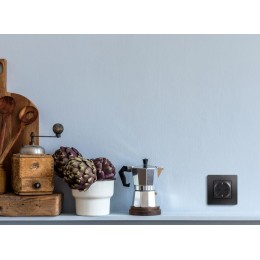 Розетка 1-м СП Etika 16А IP31 250В 2P+E с заземл. защ. шторки немецк. стандарт винтов. клеммы механи